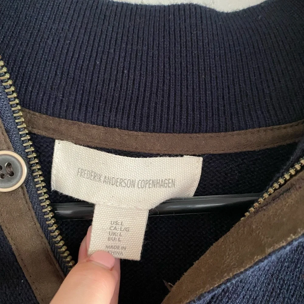 Frederik Anderson Copenhagen Classic Cotton Navy Sweater w/ Button Accent Large